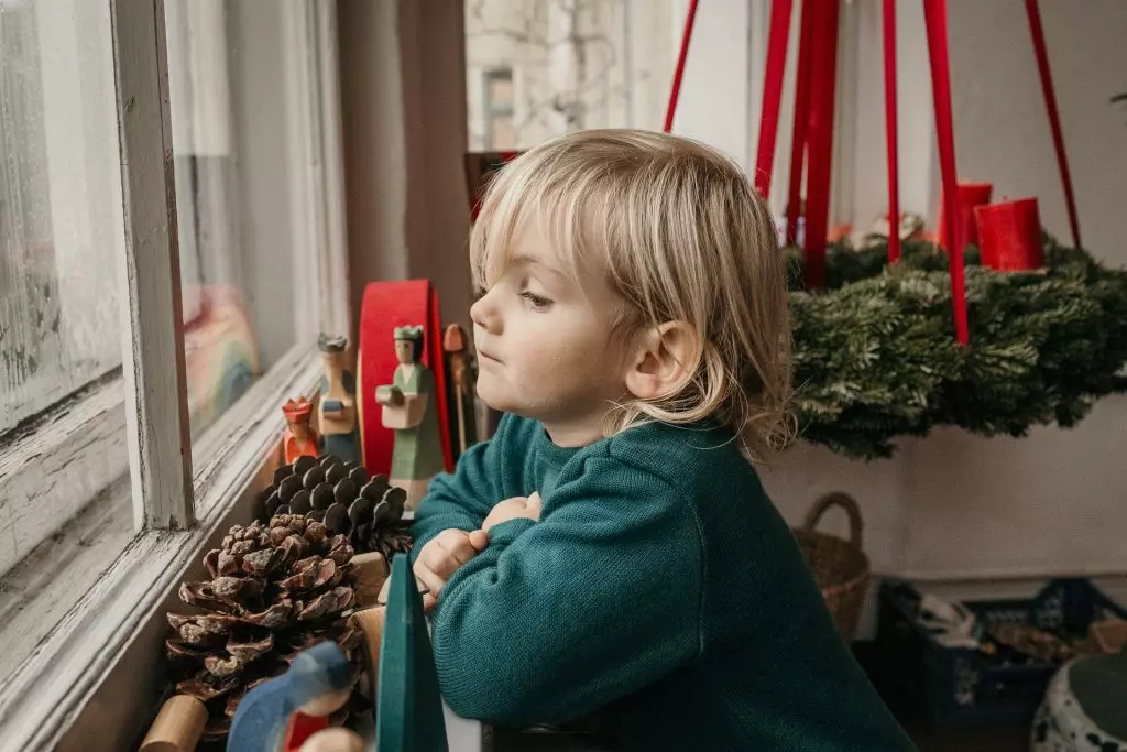 dokumentarisches Familienfotoshooting in der Weihnachtszeit -