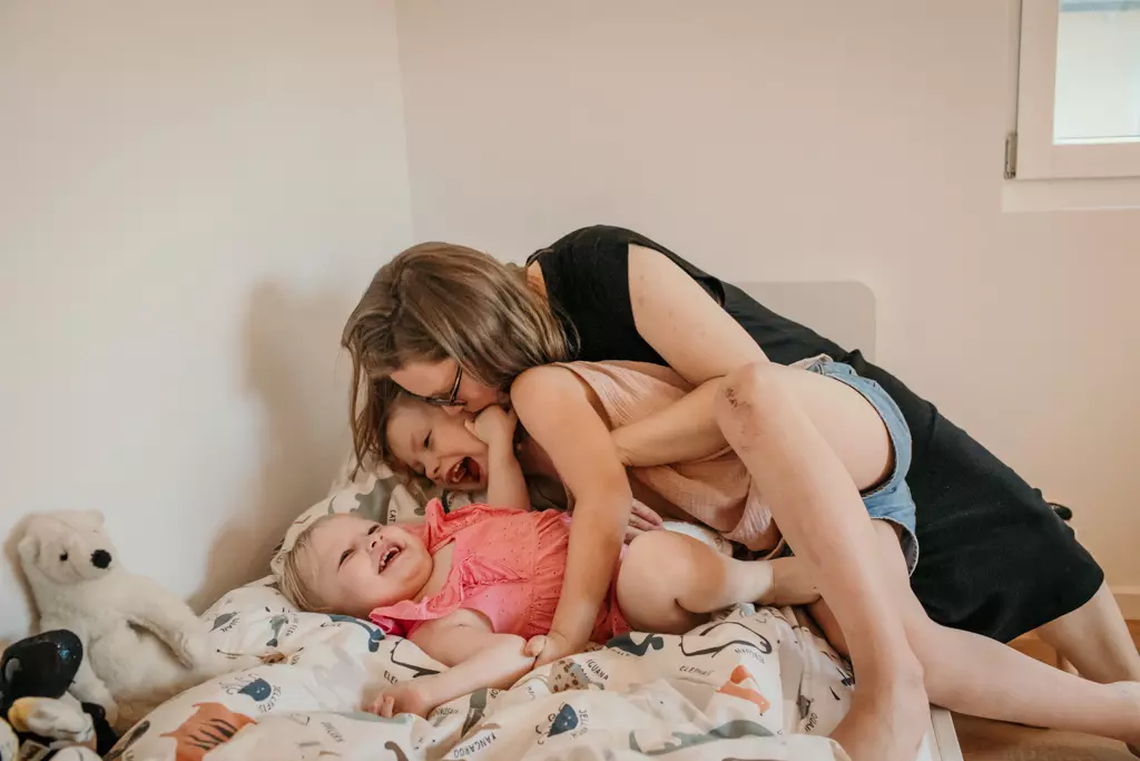 Familienfotoshooting im Reportagestil -