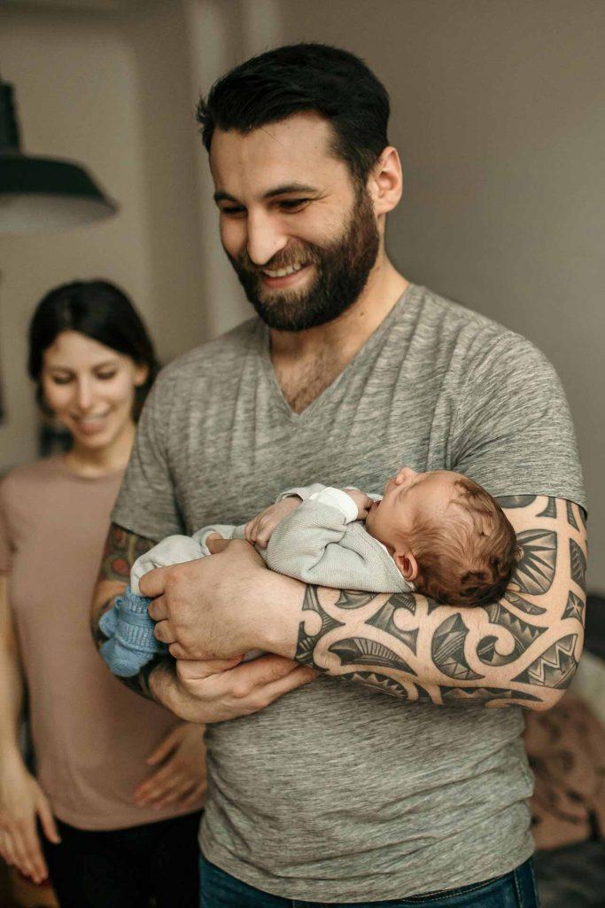 wochenbettbilder berlin papa baby mama hintergrund erste tage
